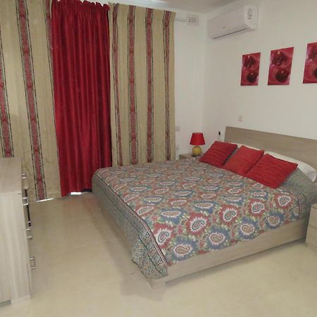 Aquamarine Sea Front Apartments - First Floor 마르사스칼라 외부 사진