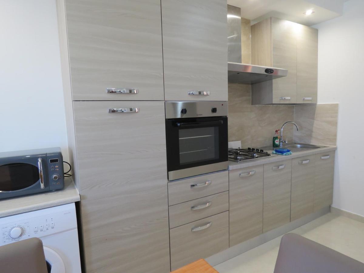 Aquamarine Sea Front Apartments - First Floor 마르사스칼라 외부 사진