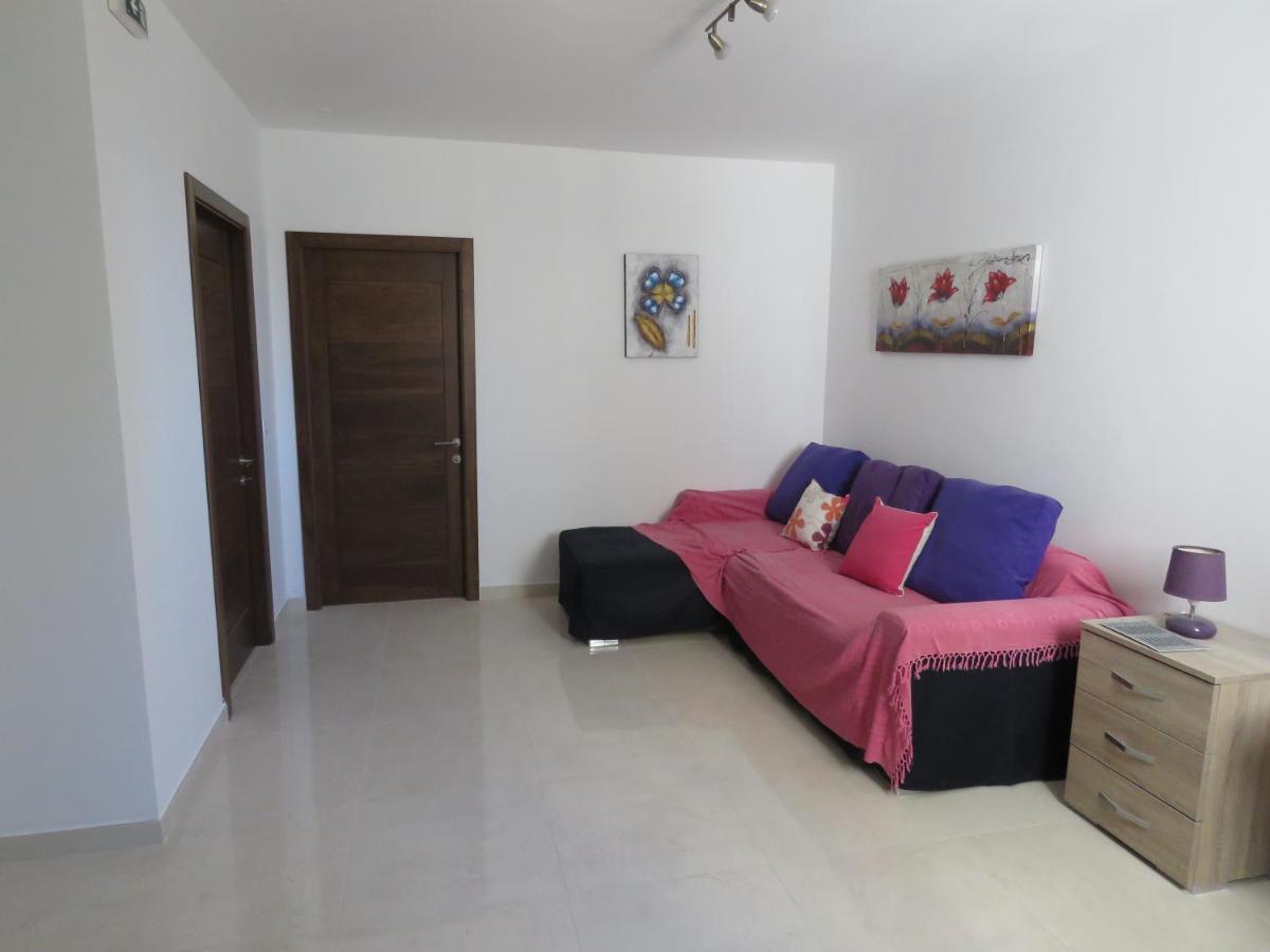 Aquamarine Sea Front Apartments - First Floor 마르사스칼라 외부 사진